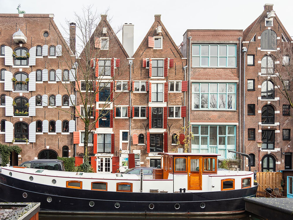 The DS Limited apartment in Amsterdam plays a crucial role in fulfilling the mission of Dendynamics. By creating a unique environment, it provides the necessary space for scientific research and innovations in the field of medicine.  Equipped with the latest technology, the apartment facilitates the efficient work of the team, allowing them to conduct experiments and analyze data in comfortable conditions. The stylish and functional interior inspires employees to pursue creative solutions, supporting their drive to develop personalized and effective treatment methods.  Additionally, the location in Amsterdam offers access to leading scientific institutions and technological hubs, fostering partnerships and knowledge exchange. Thus, the apartment serves not only as a home but also as an important center for the development and implementation of Dendynamics' ambitious mission.